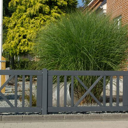 Græs kan dække for indkig om sommeren