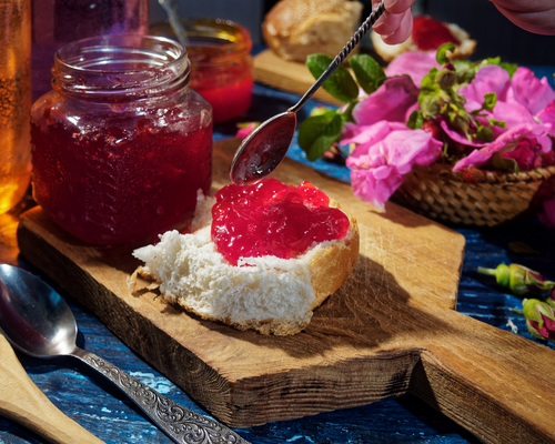 Rosegelé på brød